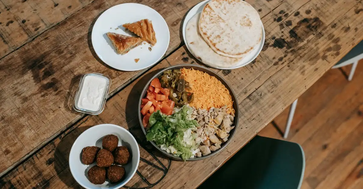 Geniet van verse falafel op het Damrak in Amsterdam bij Maoz.